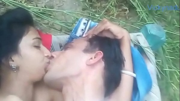 Haryana Ki Chudai Video New - Haryana ki ladki ka khet me kiss aur chut chudai ka video