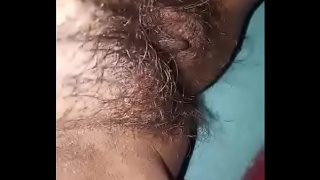 Bhabhi ne hairy chut me dildo dala