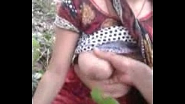 Jhadiyo Me Desi Bade Boobs Ka Video Banaya