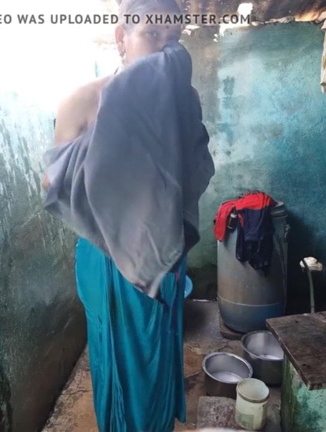 Dehati Nangi Xxx Video - Nangi dehati chachi ka nahane ka bathroom video