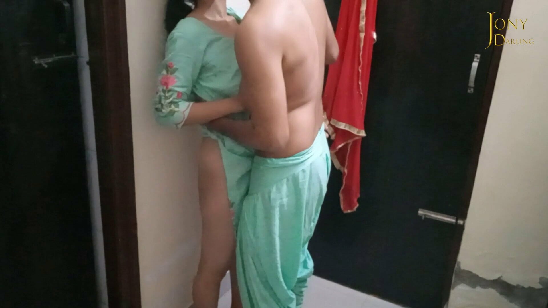 Chachi Bhatija Ka Choda Chodi - Sagi chachi ko bhatije ne lund ka maza diya - Sex video