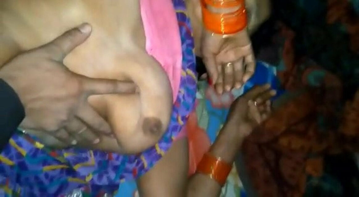 Xxx Video Chachi Ka Sex - Hindi sex video - bhatije ne condom laga ke desi chachi ko choda