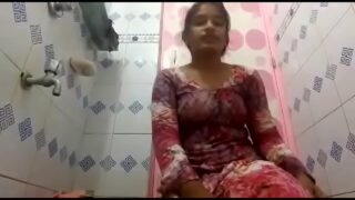 Sexy Indian bhabhi hot bathroom selfie