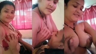 Gaanv ki bade boobs wali bhabhi devar ko boobs chuswa rahi hai